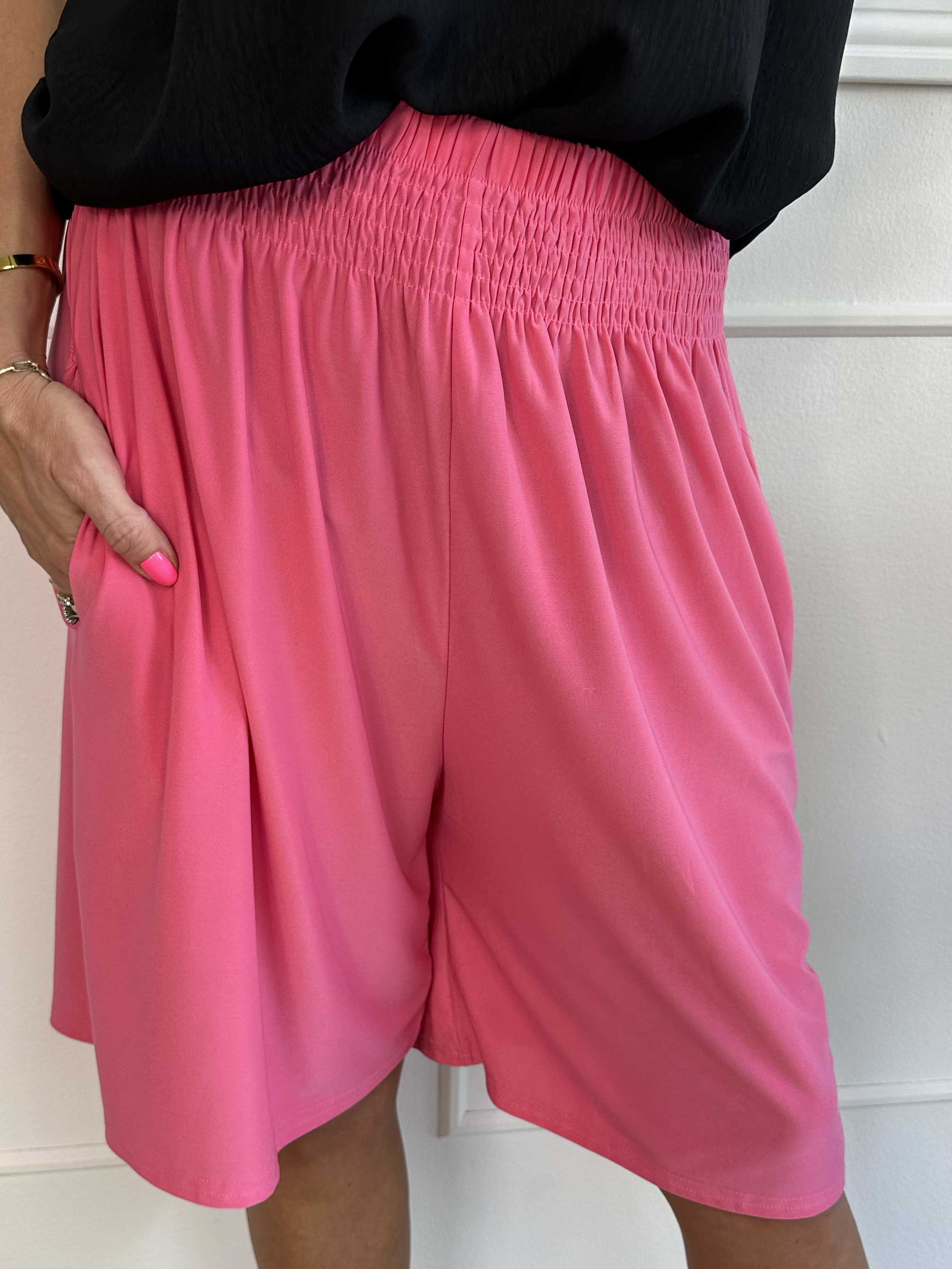 Pams Plain Short Knickers - Shorts i elastiskt tyg med resårkant